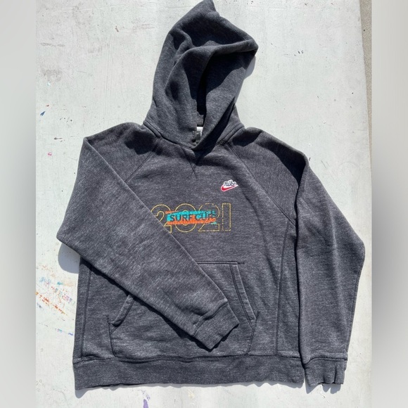 Men's Nike Hoodie Gray Swish Surf Club M Pocket Pullover Streetwear Active Gym - Picture 2 of 14